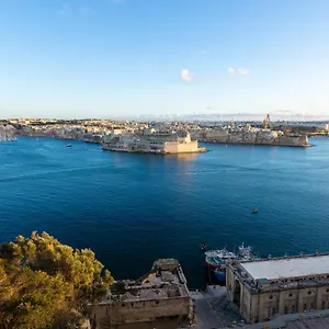 https://valletta-large-3-bedroom.hotelssaintjulians.com